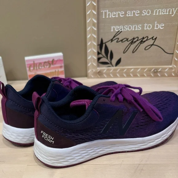 New Balance Women's Purple Fresh Foam Arishi Athletic Shoes - Picture 6 of 11